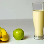 Come fare un frullato di banana e mela