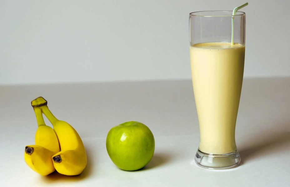 Come fare un frullato di banana e mela
